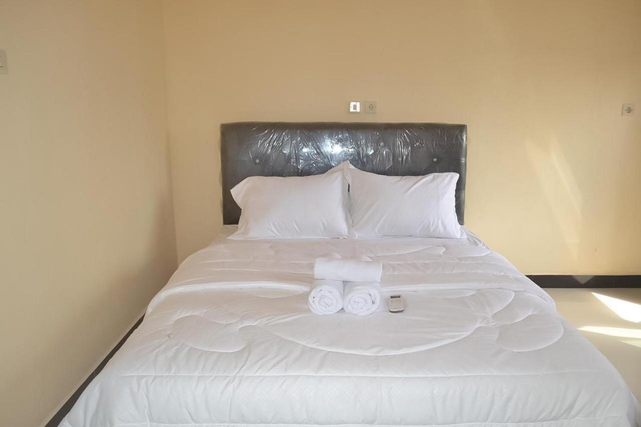 Artayya Puri Homestay Near Terminal Purabaya Madiun Mitra Reddoorz Exterior foto